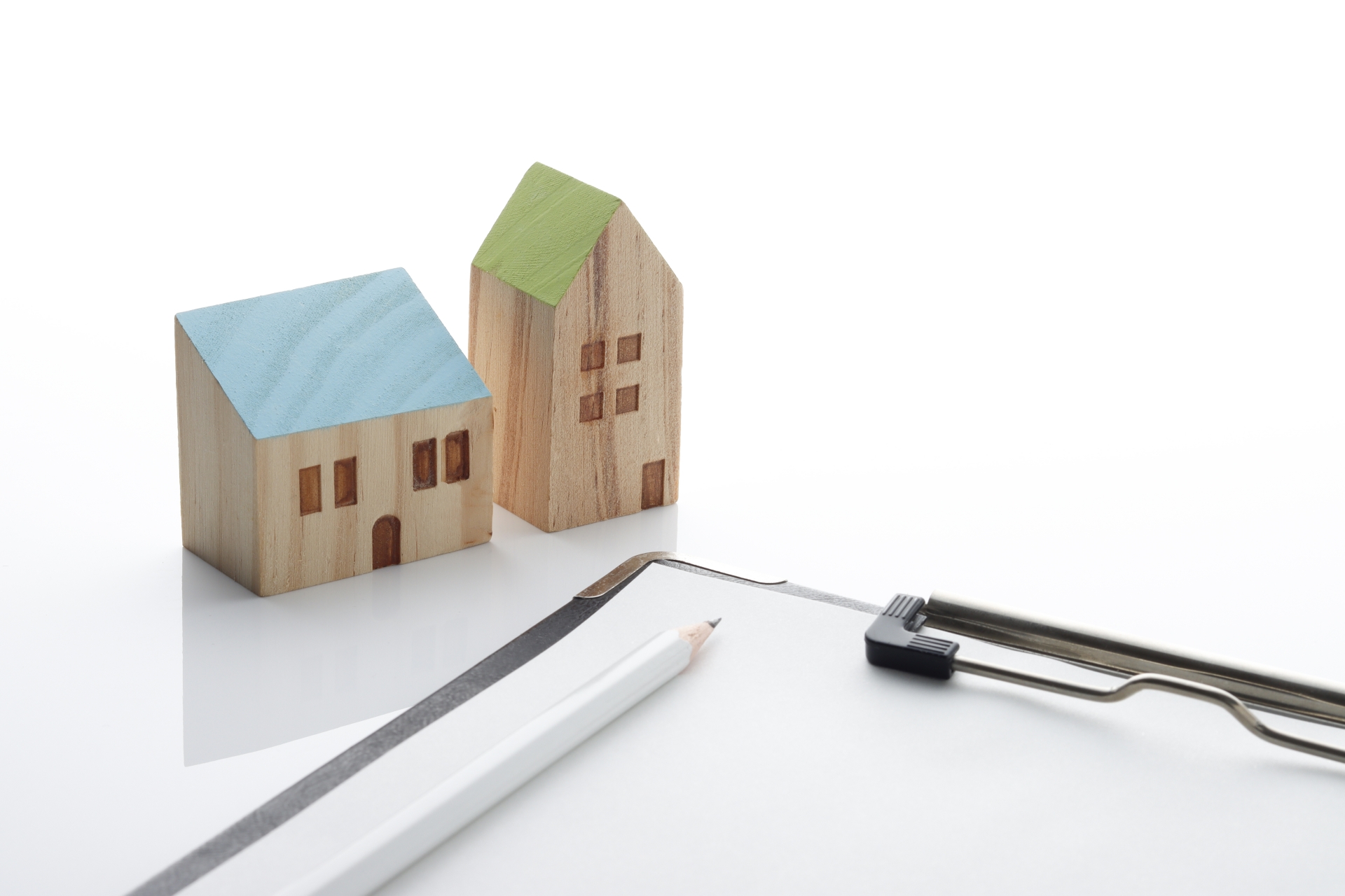 バインダーと家の模型