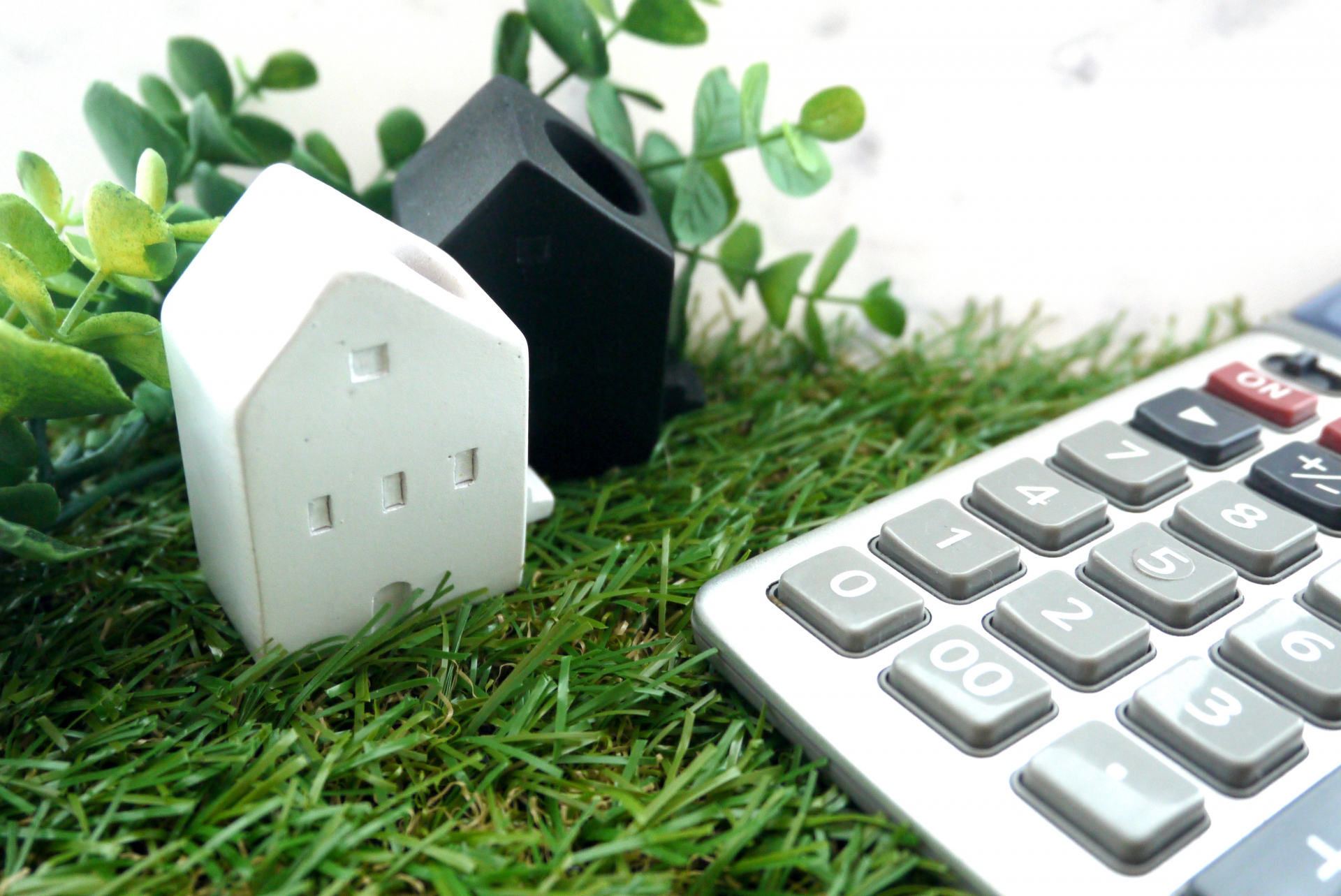 不動産模型と電卓