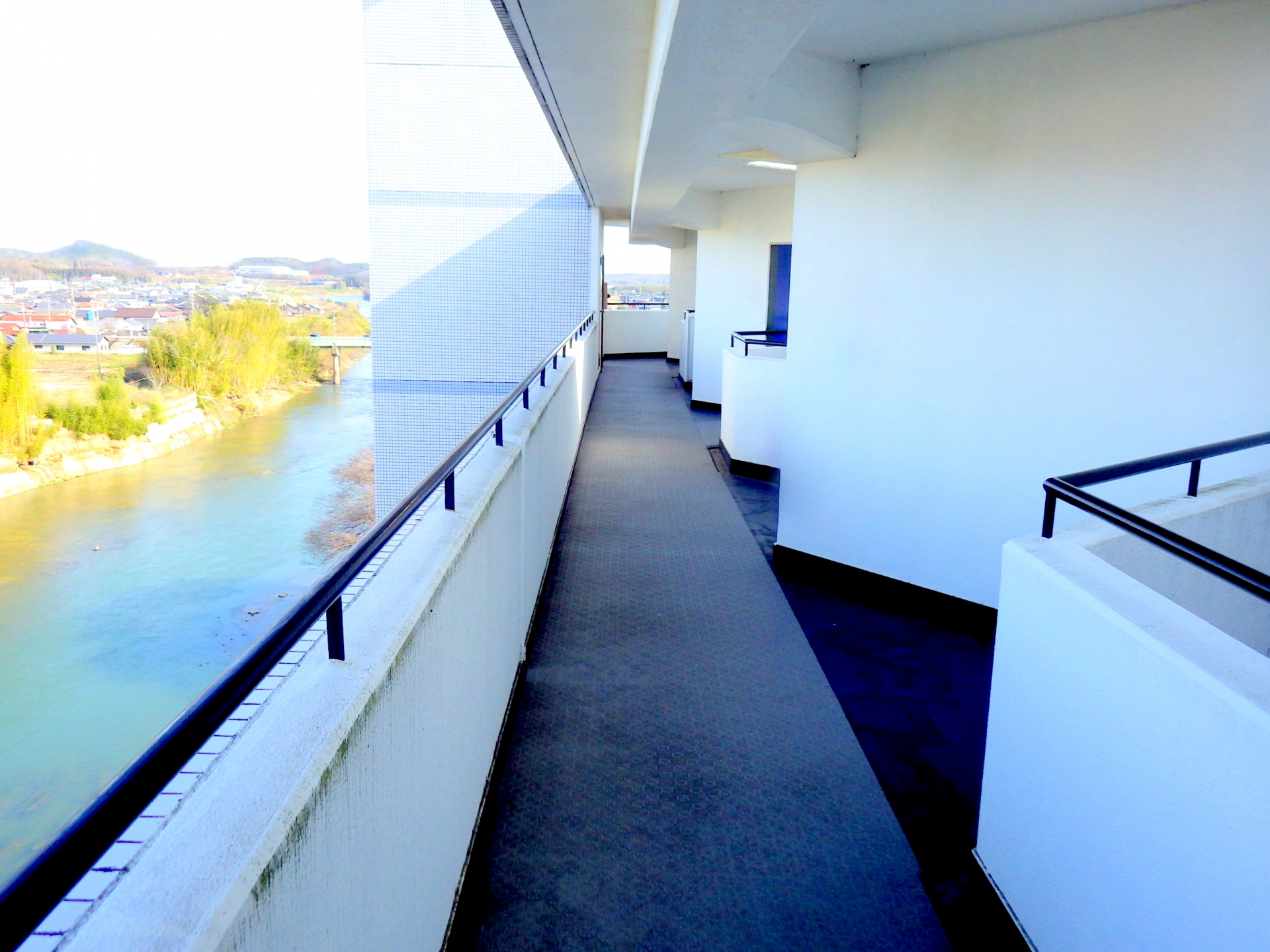 マンションの通路