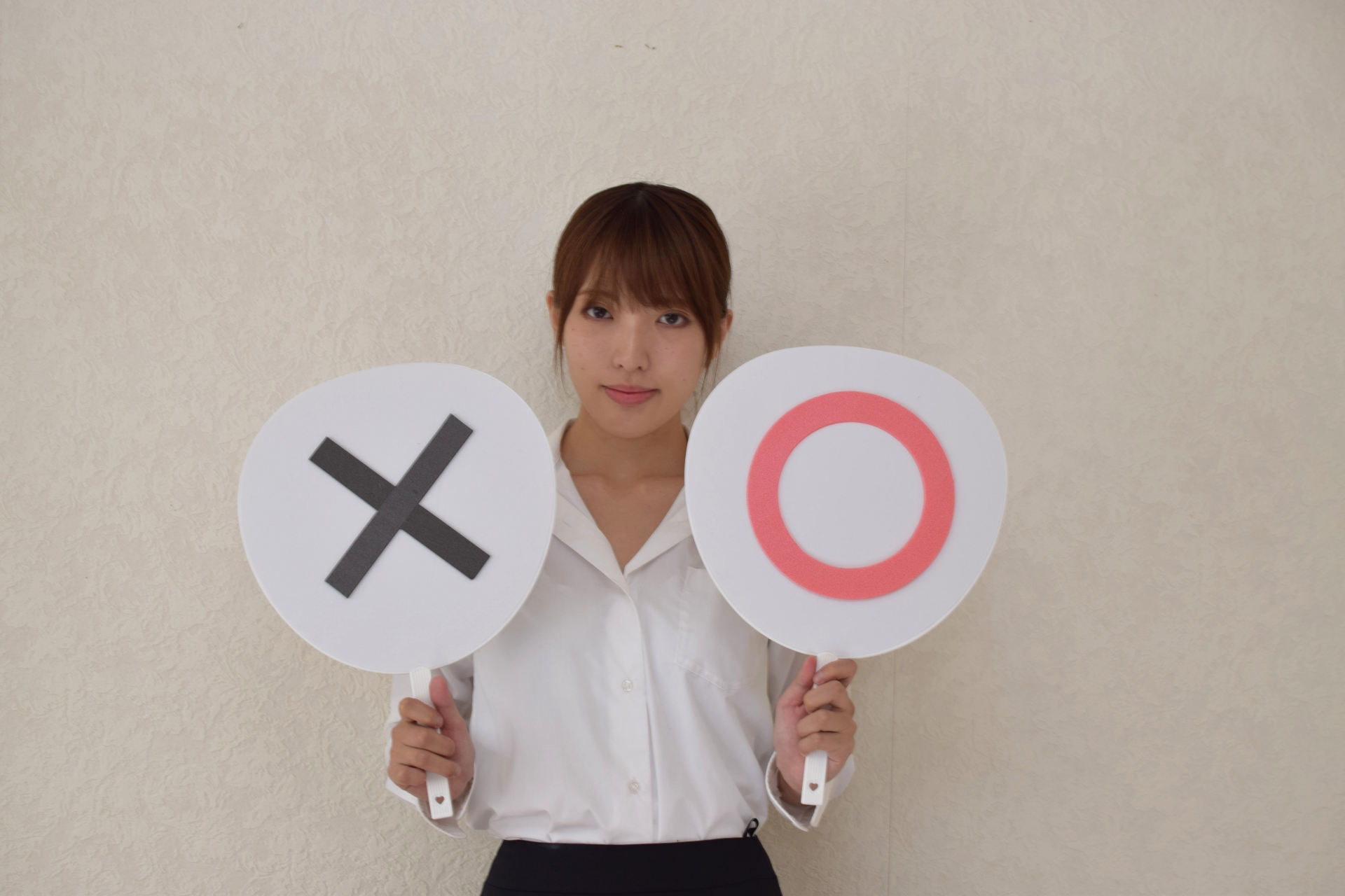 まるばつの女性