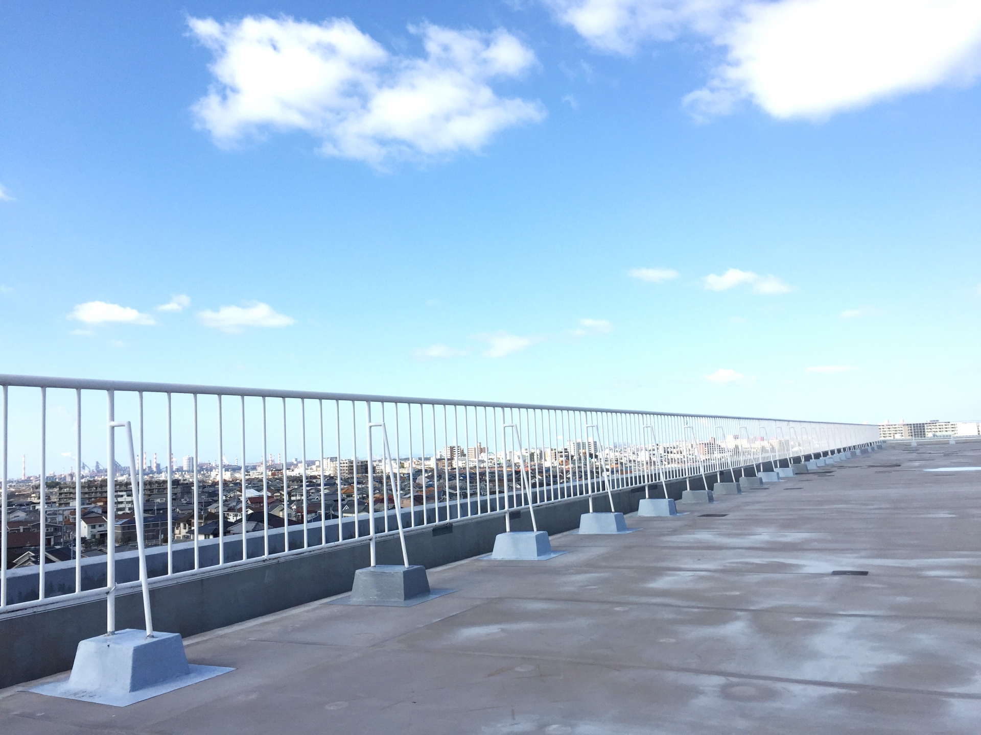 晴れた日の広い屋上