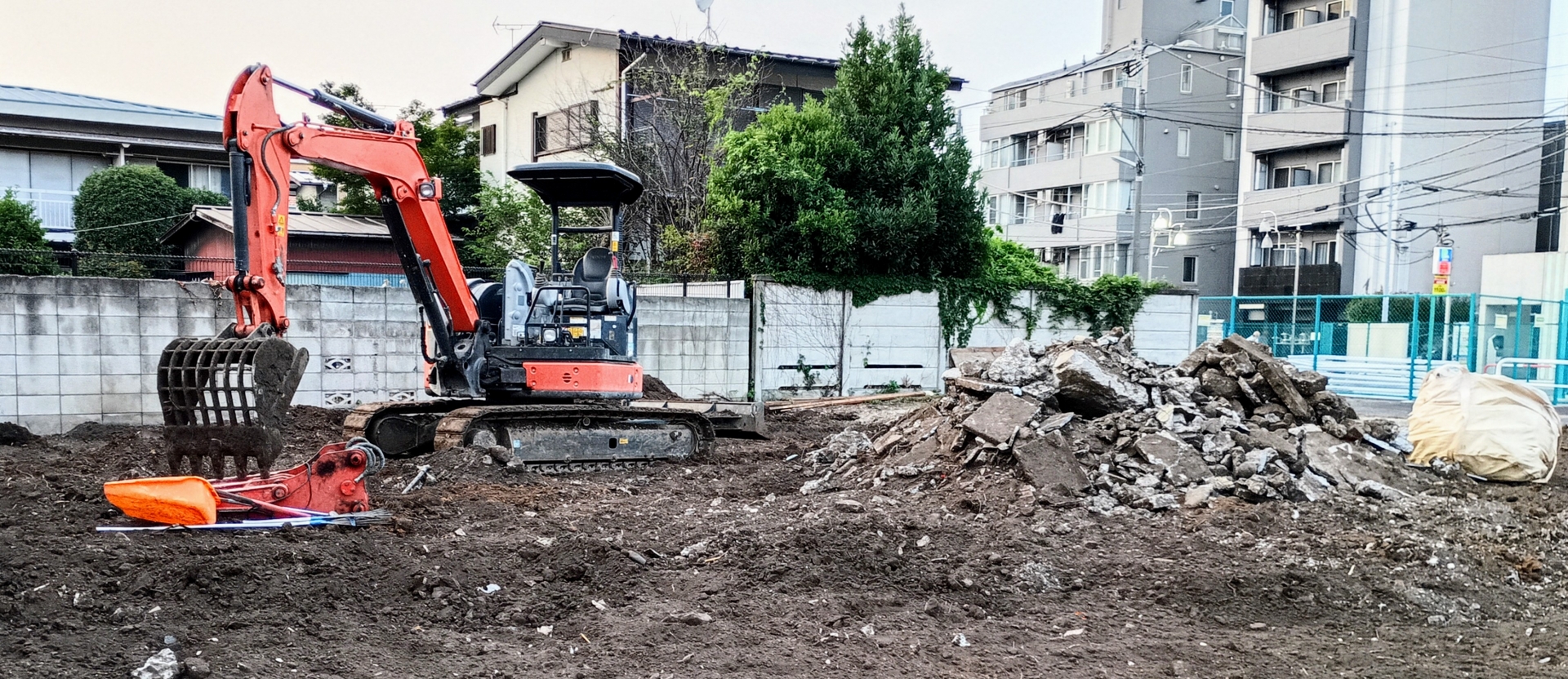 パワーショベルと瓦礫②